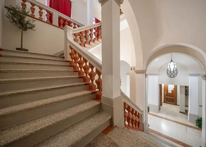 Rua Muro Piano Nobile Family